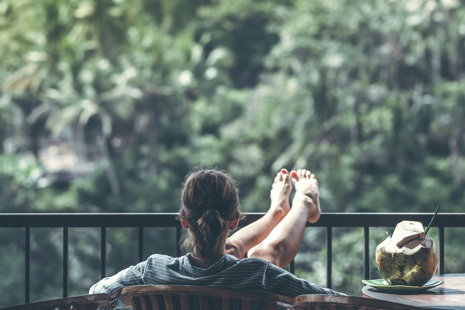 How to Stay Healthy While Traveling