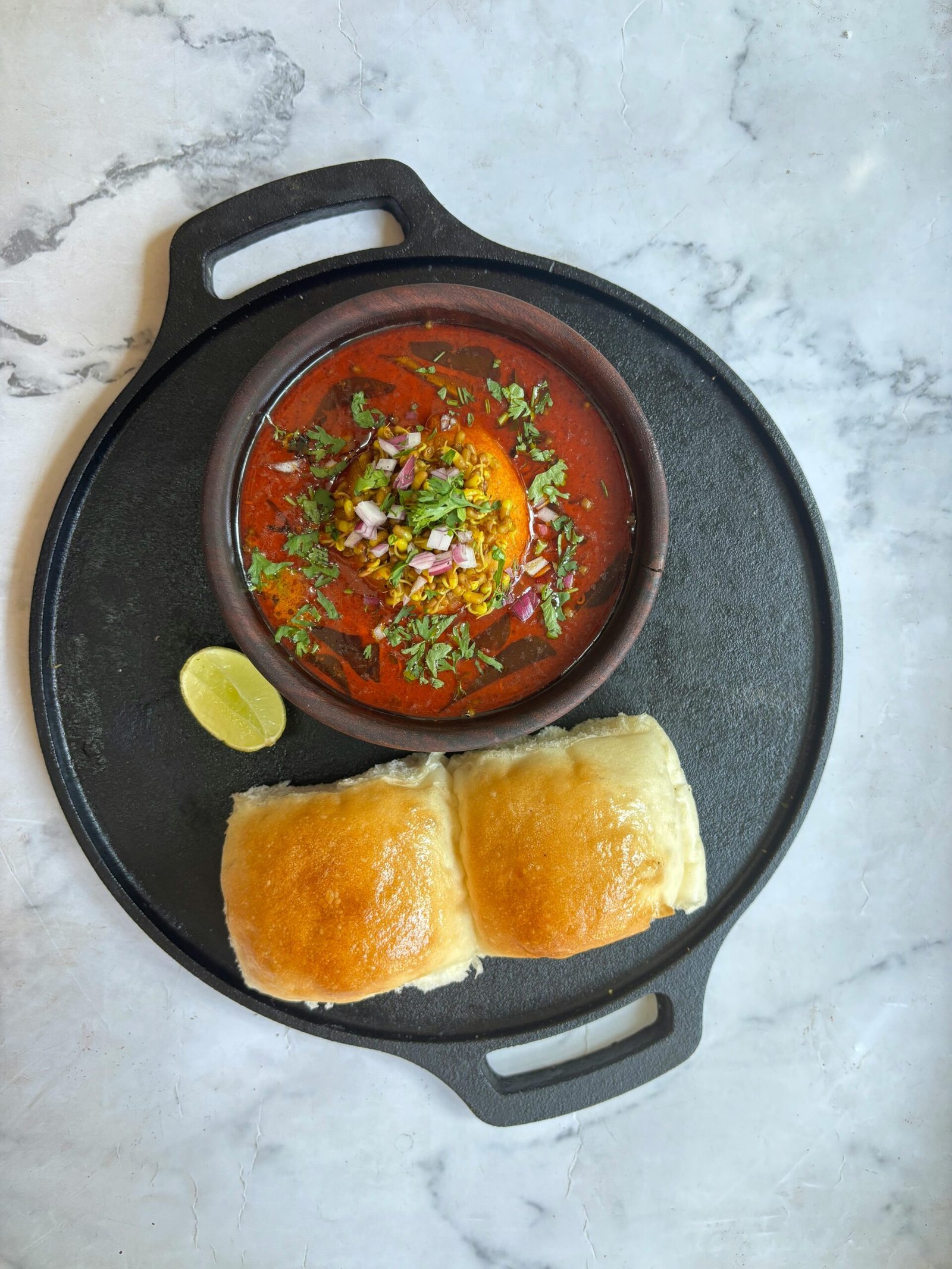 Best Street Food of Mumbai You Can't Miss