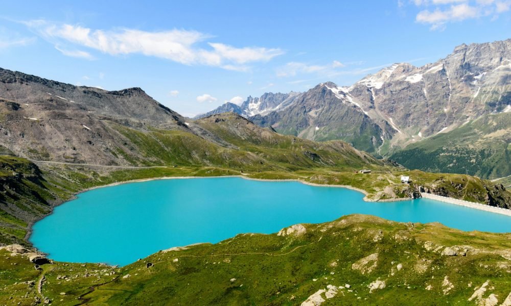How to Travel the World on a Budget in 2025