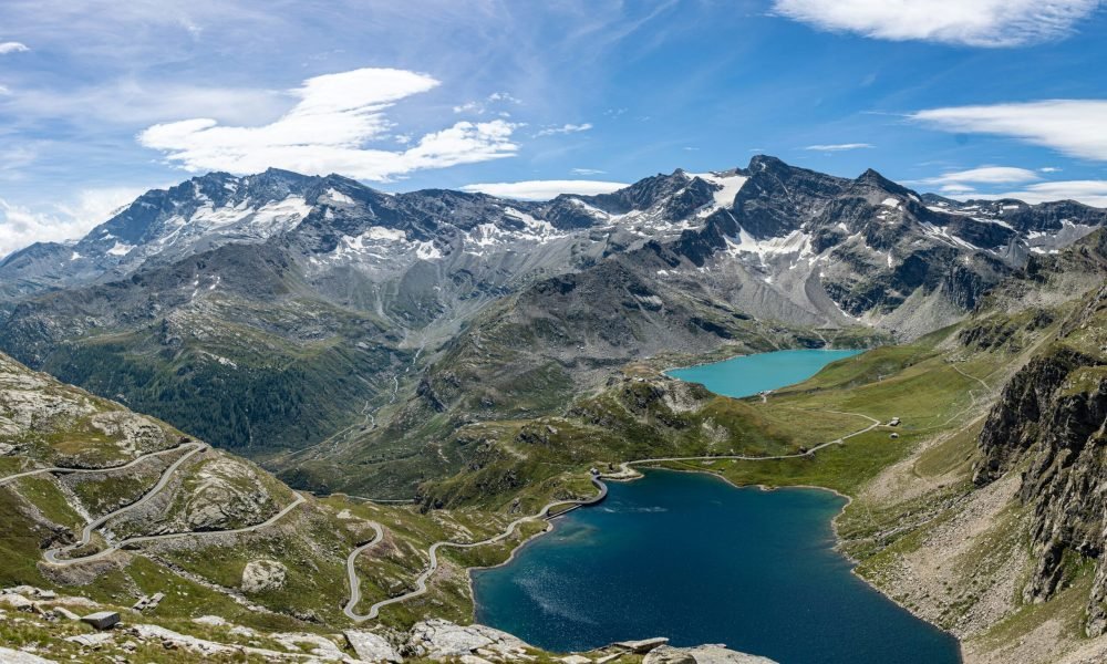 How to Travel the World on a Budget in 2025