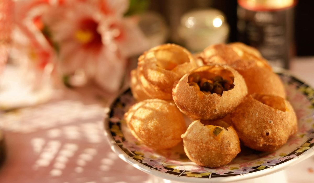 Best Street Food of Mumbai You Can't Miss
